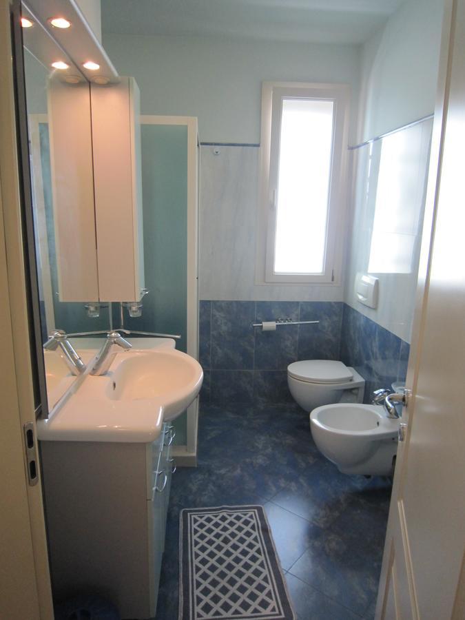 Astra Hotel 2*